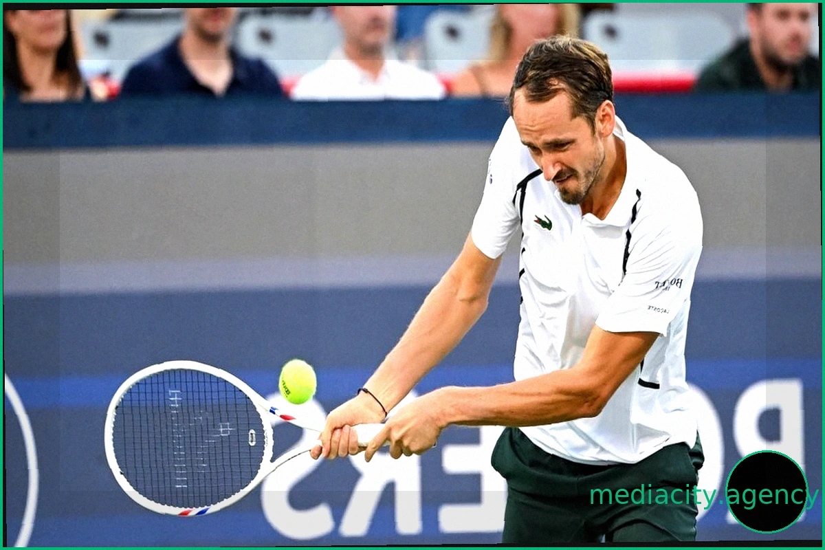 Daniil Medvedev Defeats Trungelliti in Cincinnati Open Second Round