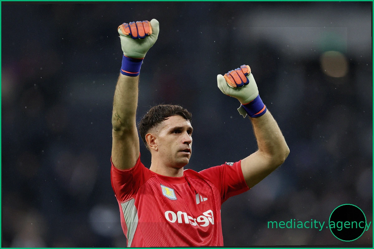 Juventus Management Set for Crucial Talks with Emiliano Martinez's Agent