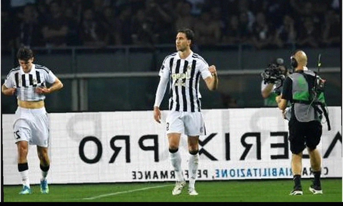 Dusan Vlahovic Returns to Turin Amidst Transfer Speculation